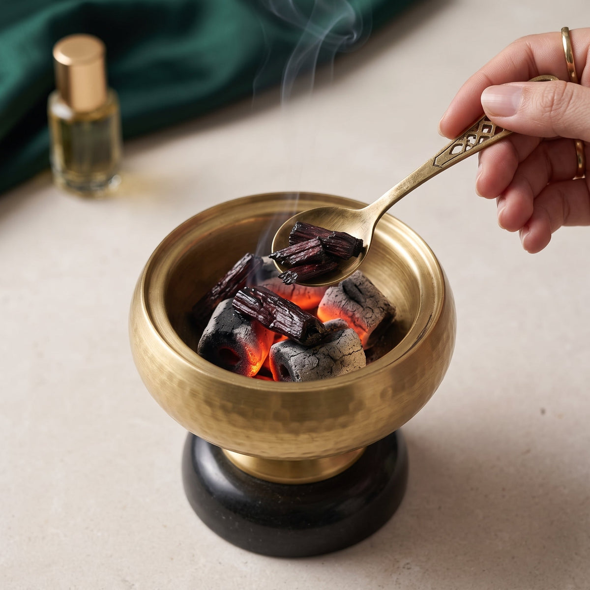 Oud Wood Incense – handmade by Nilyda (photo 4)